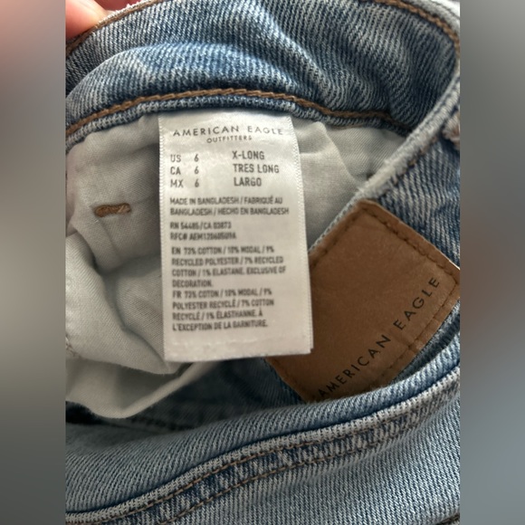 American Eagle Mom Jeans Womens Size 6 x-long Inseam Distressed Wash - Picture 7 of 10